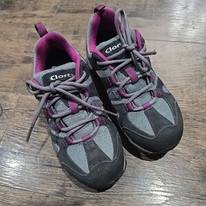 Clorts hiking shoes sz 5.5 womens/girls New
